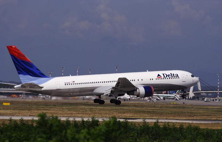 Πρόβλημα στον κινητήρα αεροσκάφους της Delta